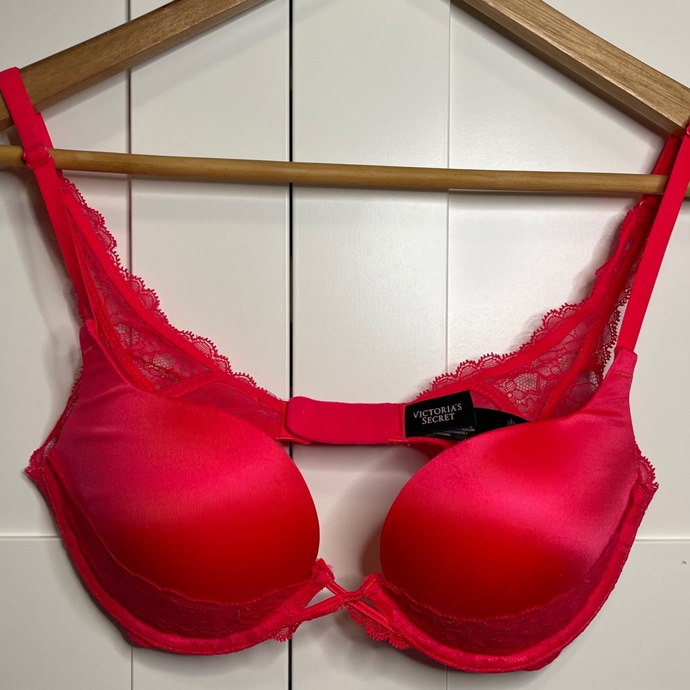 Victoria’s Secret Red lace padded Demi plunge bra